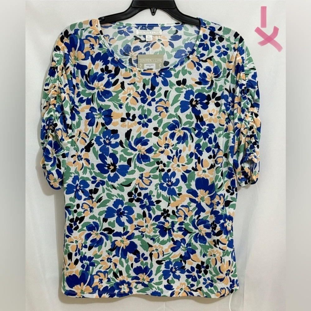 Fitted Blouse in Blue and Yellow with Crew Neck and 3/4 Sleeves